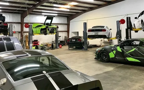 Bendpak XPR-9S  two post lifts 9,000 lbs / Floorplate / Chain-Over / Short Lift / Screw Pads