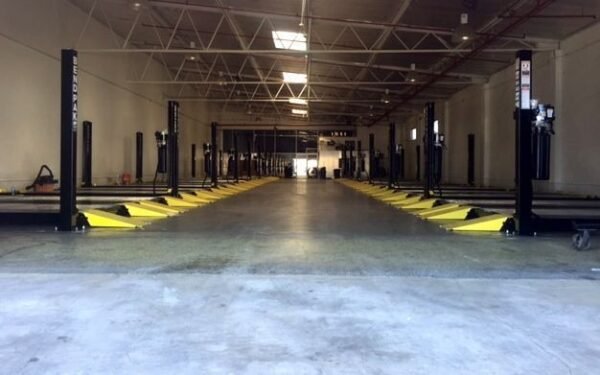 HD-9XL 9,000-lb. Capacity / Four-Post Lift / Standard Width / Extended Length